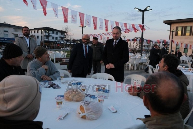Saadet Partisi Akyazı'da iftar programı düzenledi