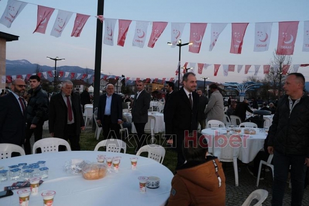 Saadet Partisi Akyazı'da iftar programı düzenledi