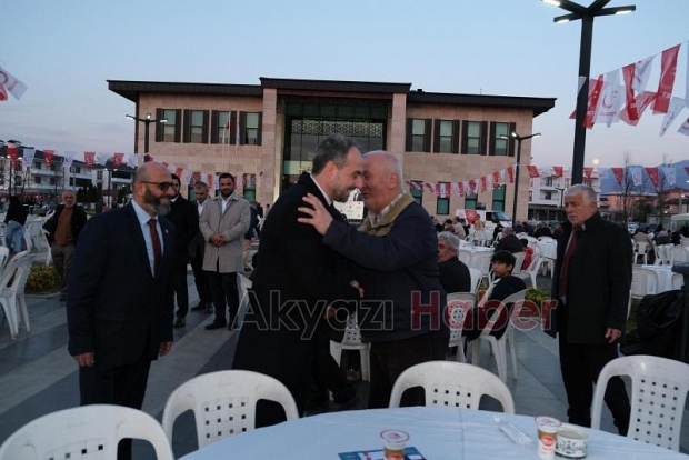 Saadet Partisi Akyazı'da iftar programı düzenledi