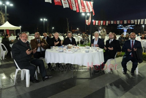 Saadet Partisi Akyazı'da iftar programı düzenledi