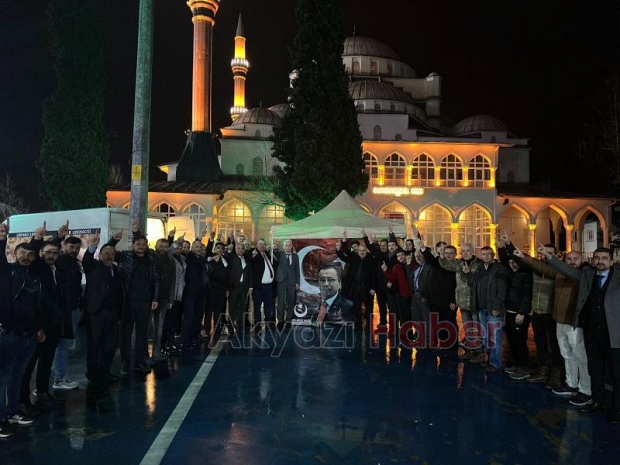 Muhsin Yazıcıoğlu için Akyazıda lokma dağıtıldı