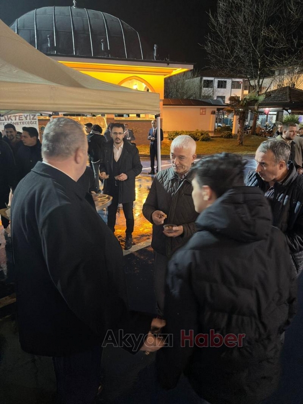 Muhsin Yazıcıoğlu için Akyazıda lokma dağıtıldı
