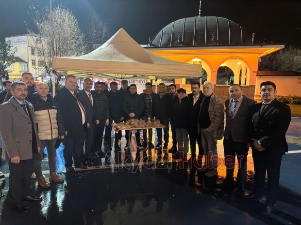 Muhsin Yazıcıoğlu için Akyazıda lokma dağıtıldı