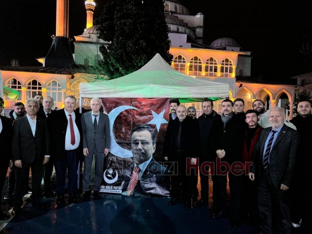 Muhsin Yazıcıoğlu için Akyazıda lokma dağıtıldı