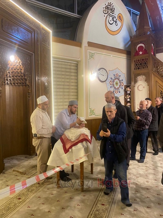 Sakal-ı Şerif Akşemseddin Camiinde Ziyarete açıldı