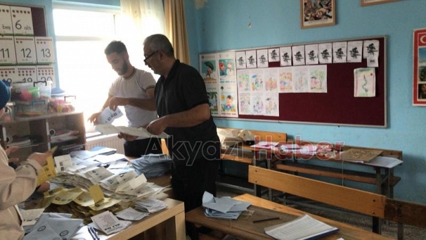 Sandıklar kapandı, oy sayımına geçildi