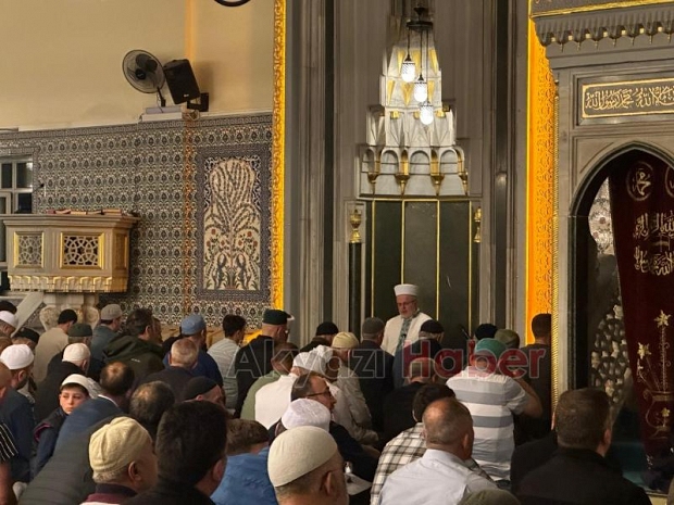 Kadir gecesinde vatandaşlar camilere akın etti