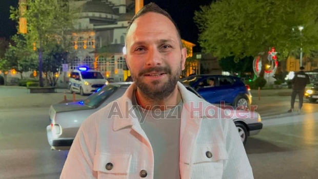 Akyazı Polisi, sürücülere bayram şekeri dağıttı