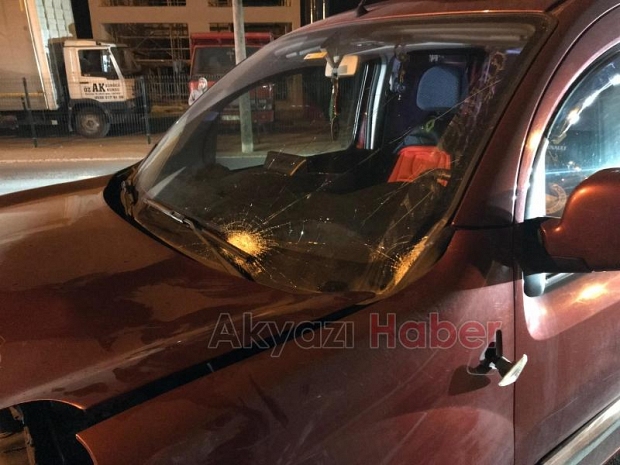 Hafif ticari araç ile motosiklet çarpıştı: 1 ağır yaralı