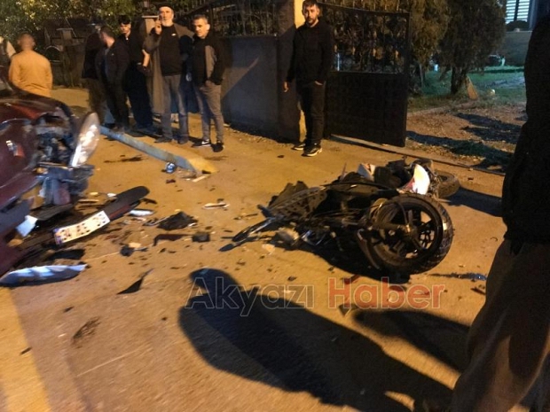 Hafif ticari araç ile motosiklet çarpıştı: 1 ağır yaralı