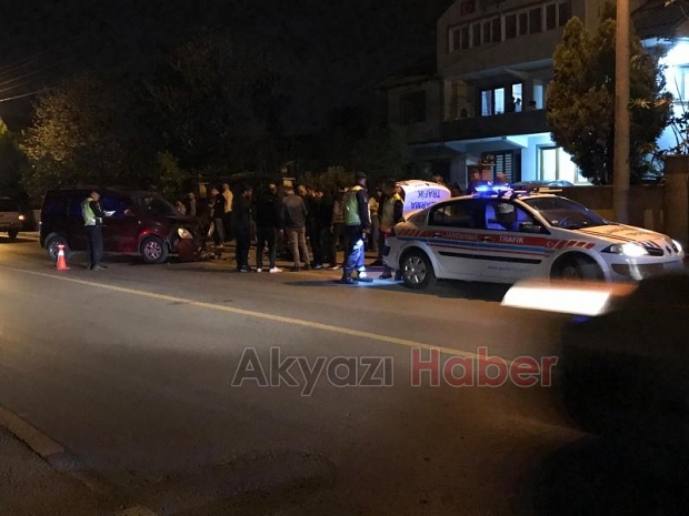 Hafif ticari araç ile motosiklet çarpıştı: 1 ağır yaralı