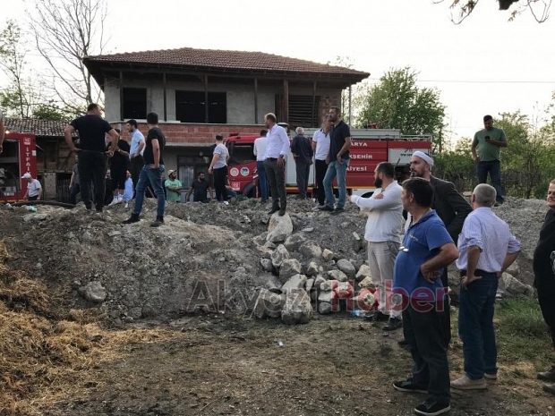 Besi çiftliğindeki yangında kurbanlıklar telef olmaması için kesildi