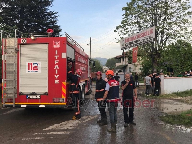 Besi çiftliğindeki yangında kurbanlıklar telef olmaması için kesildi