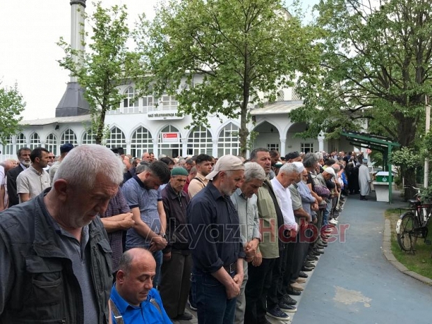 Akyazının sevilen esnafı defnedildi.