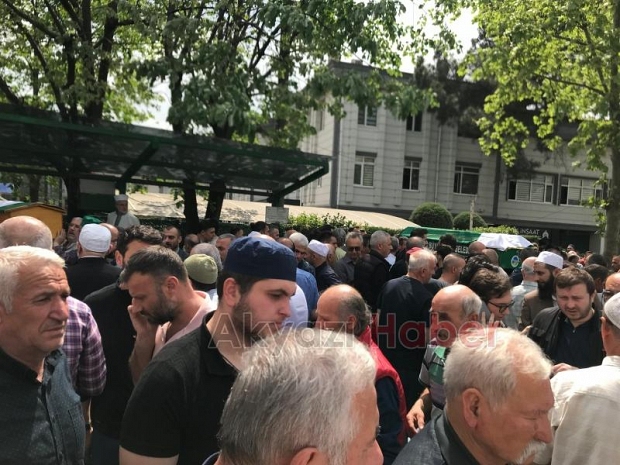 Akyazının sevilen esnafı defnedildi.