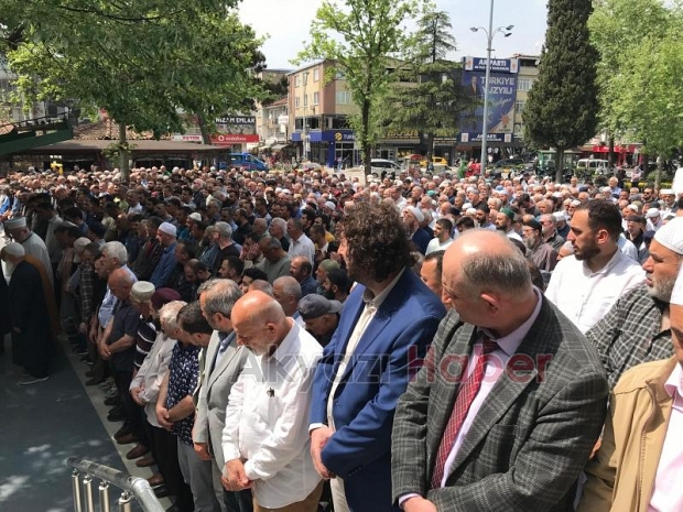 Akyazının sevilen esnafı defnedildi.