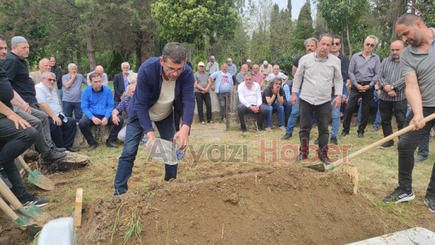 Akyazının sevilen esnafı defnedildi.