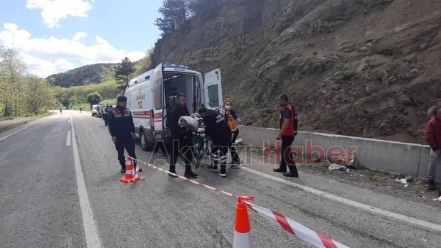 Üniversite öğrencilerini taşıyan araç kazaya karıştı: 15 yaralı