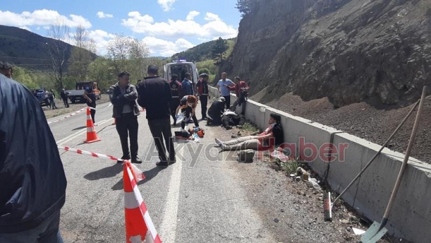 Üniversite öğrencilerini taşıyan araç kazaya karıştı: 15 yaralı