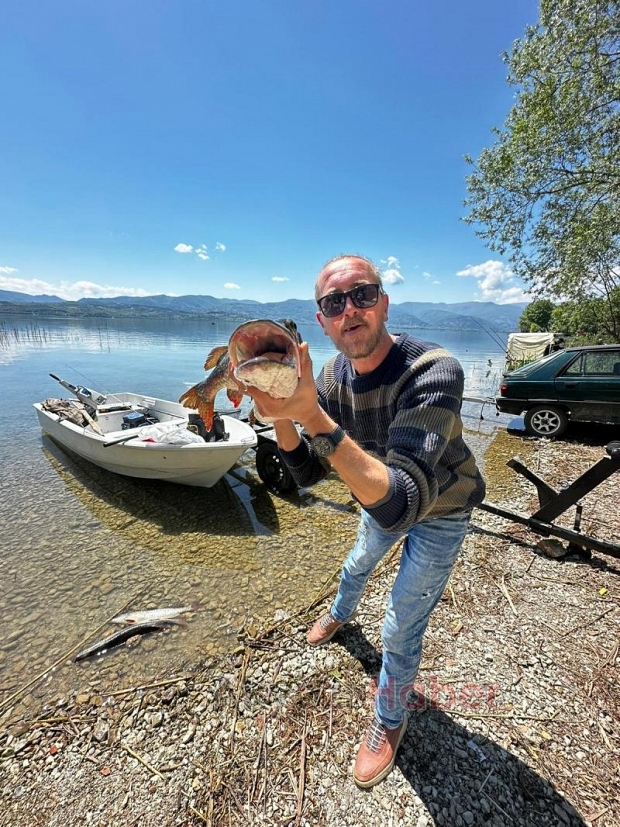 Sapanca Gölü'nde dev turna balığı yakaladı