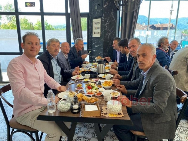 Muhtarlar kahvaltıda buluştu