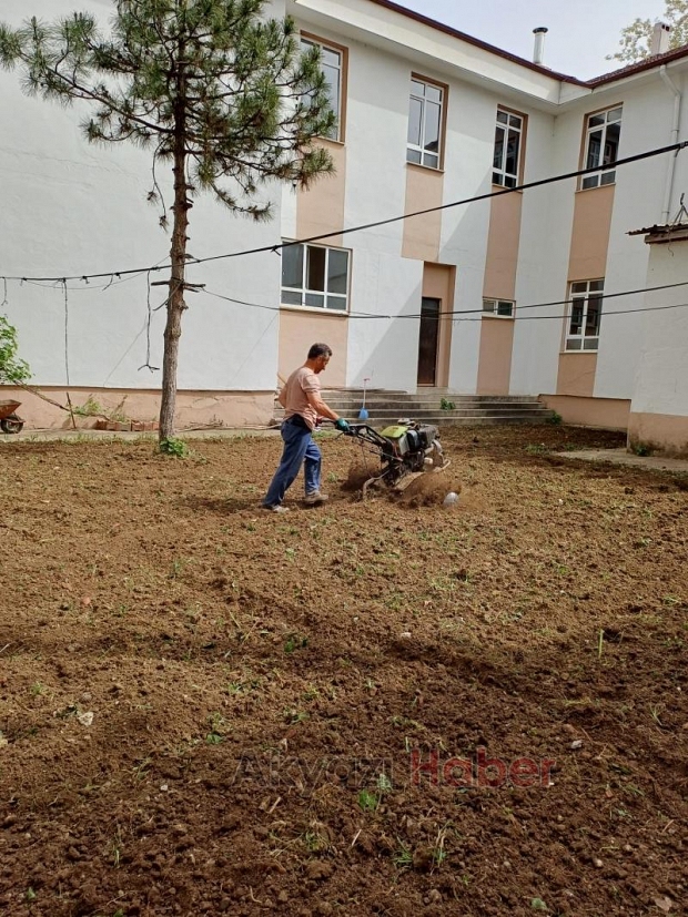 Okula Hobi Bahçesi Oluşturuluyor