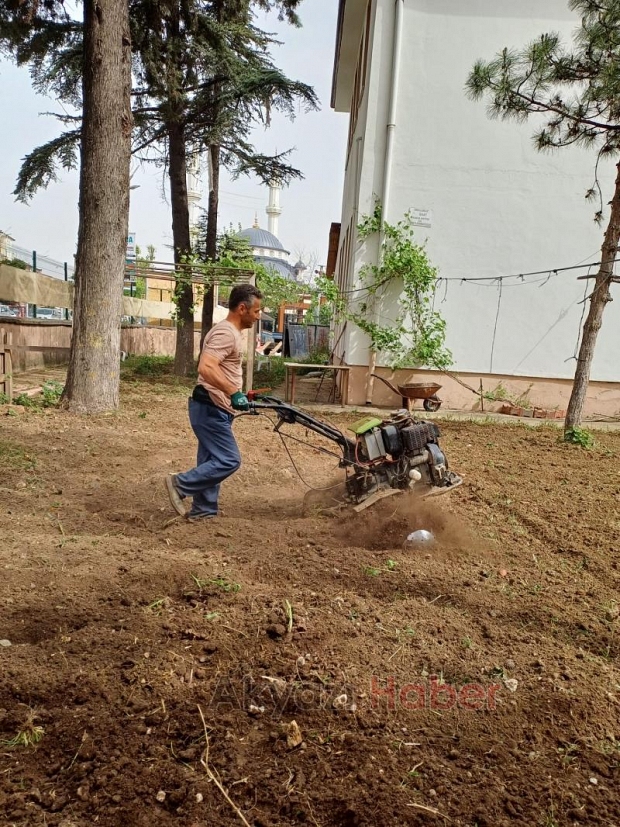 Okula Hobi Bahçesi Oluşturuluyor