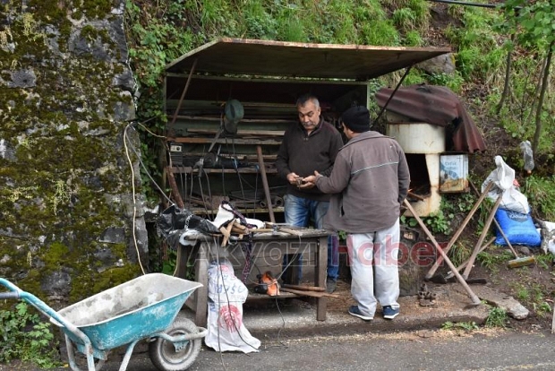Seyyar demirci İlçe ilçe dolaşıp tamirat yaparak geçimini sağlıyor