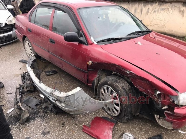 Önüne çıkan araca çarpmamak için manevra yapınca olanlar oldu