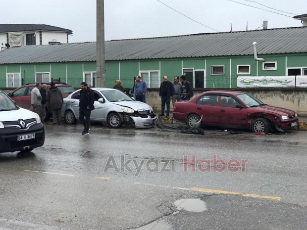 Önüne çıkan araca çarpmamak için manevra yapınca olanlar oldu