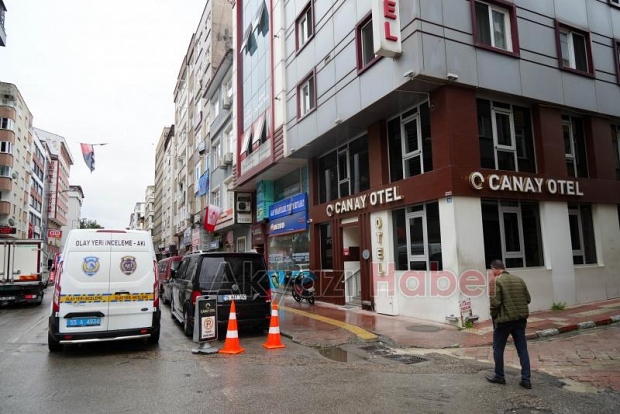 Otel odasında silahla vurulmuş halde ölü bulundu
