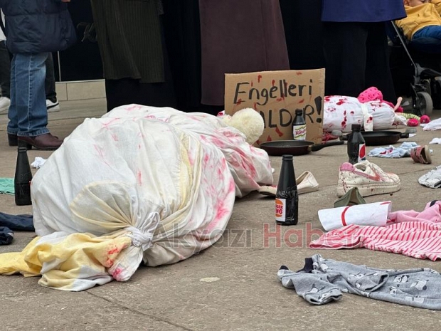 Gazze için Akyazıda sessiz eylem sürüyor 