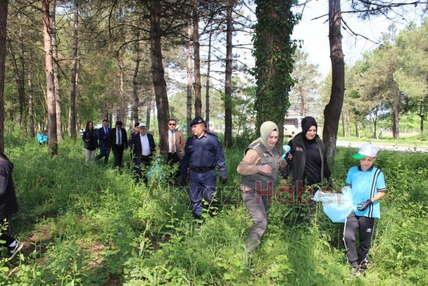 Akyazı'da 'Orman Benim' etkinliğinde çöpler toplandı