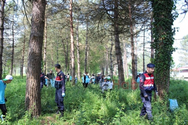 Akyazı'da 'Orman Benim' etkinliğinde çöpler toplandı