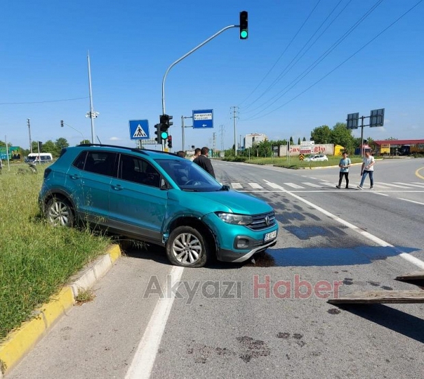 Küçücek Kavşağı Yine Bir Trafik Kazasına Sahne Oldu