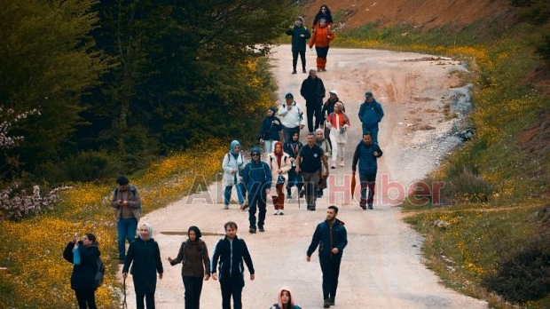 Doğa yürüyüşleri Karagöl ve Acelle Yaylaları ile devam etti