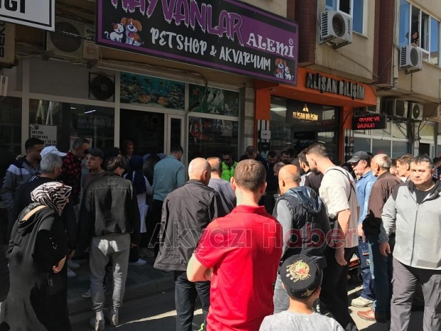 Cadde'de Kaza Vatandaşlar Yaralıların Yanına akın etti. 