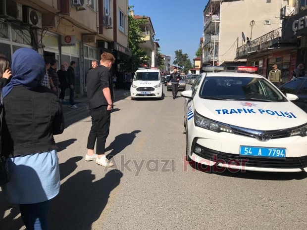 Cadde'de Kaza Vatandaşlar Yaralıların Yanına akın etti. 