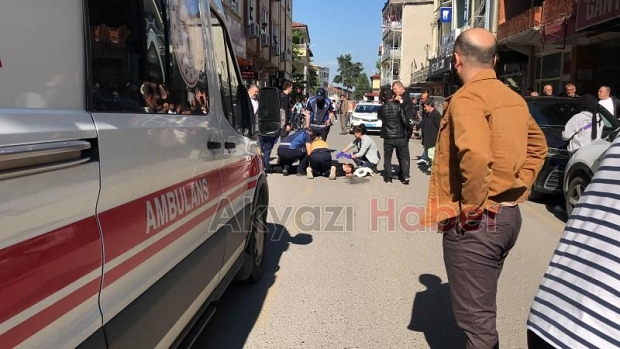 Cadde'de Kaza Vatandaşlar Yaralıların Yanına akın etti. 