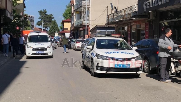 Cadde'de Kaza Vatandaşlar Yaralıların Yanına akın etti. 