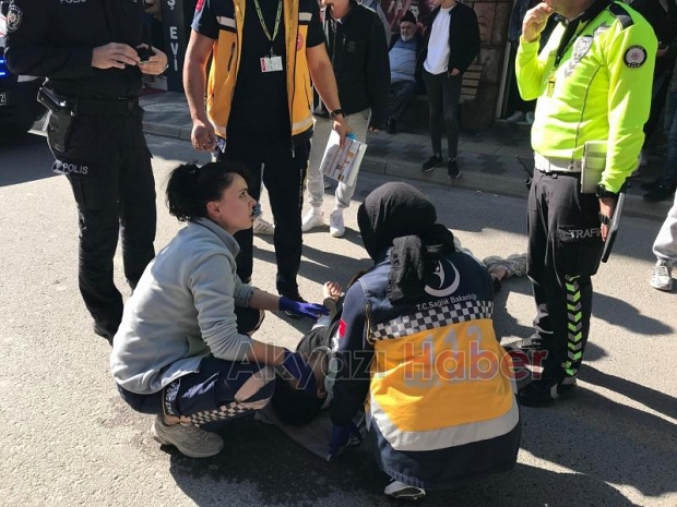 Cadde'de Kaza Vatandaşlar Yaralıların Yanına akın etti. 