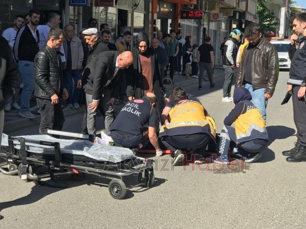 Cadde'de Kaza Vatandaşlar Yaralıların Yanına akın etti. 