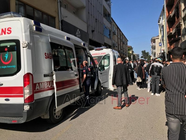 Cadde'de Kaza Vatandaşlar Yaralıların Yanına akın etti. 