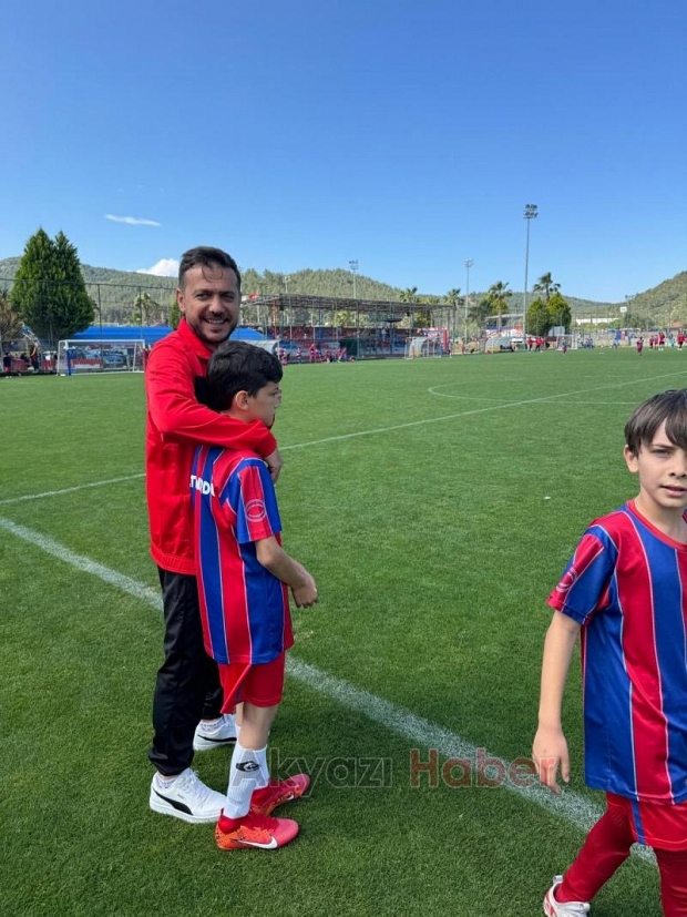 Akyazı Altınordu Futbol Okulu turnuvanın en çok atan takımı
