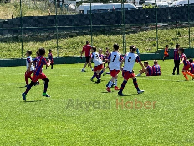 Akyazı Altınordu Futbol Okulu turnuvanın en çok atan takımı