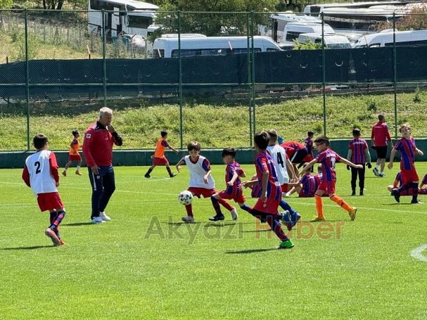 Akyazı Altınordu Futbol Okulu turnuvanın en çok atan takımı