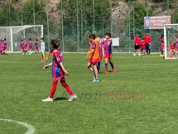 Akyazı Altınordu Futbol Okulu turnuvanın en çok atan takımı