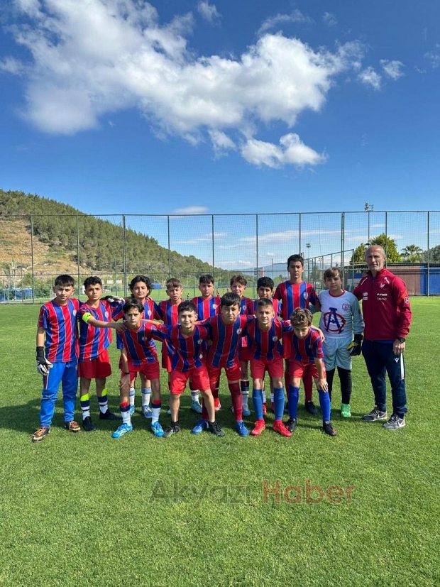 Akyazı Altınordu Futbol Okulu turnuvanın en çok atan takımı