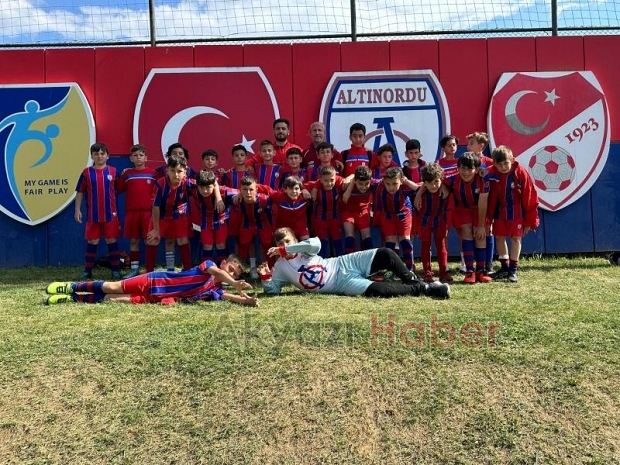 Akyazı Altınordu Futbol Okulu turnuvanın en çok atan takımı
