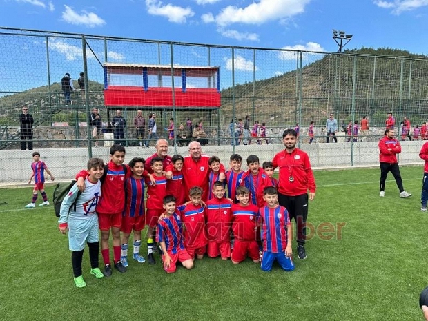 Akyazı Altınordu Futbol Okulu turnuvanın en çok atan takımı